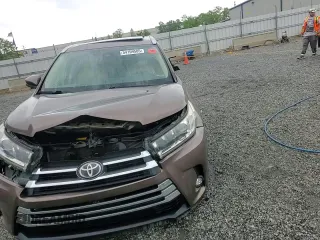 2018 Toyota Highlander Limited z VIN 5TDDZRFH6JS832904, wystawiony jako Copart lot #54109505 z przebiegiem Nie podano mil oraz Nie do naprawy • Non repairable. Historia ofert i sprzedaży dostępna na DreamBid. Obrazek 13.