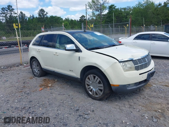 2008 Lincoln MKX with VIN 2LMDU68CX8BJ40624, listed as a IAAI auction lot 42124304 with 210,983 mi miles. Bid and sale history available at carsss.com. Image 1.
