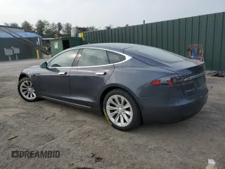 2018 Tesla Model S 75D with VIN 5YJSA1E20JF283959, listed as a Copart auction lot 59386465 with 75,078 mi miles and Salvage title. Bid and sale history available at DreamBid. Image 2.