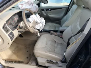 2004 Volvo V70 with VIN YV1SW61T042404391, listed as a Copart auction lot 72018614 with 301,803 mi miles and Salvage Title. Bid and sale history available at carsss.com. Image 7.