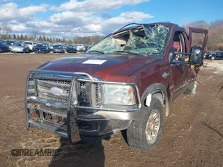2005 Ford F-250 XL z VIN 1FTSW21P35EC94860, wystawiony jako IAAI lot #41299995 z przebiegiem 241 990 mil mil oraz . Historia ofert i sprzedaży dostępna na DreamBid. Obrazek 16.
