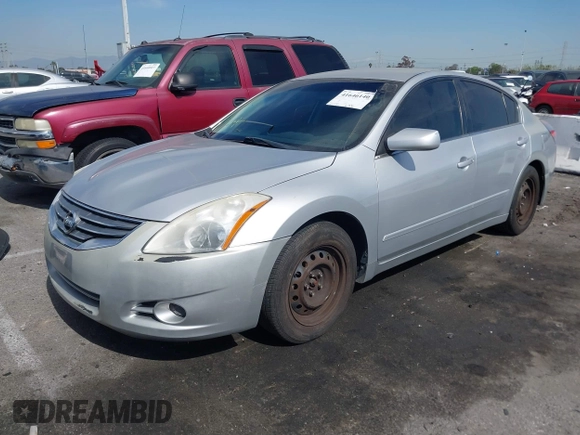 2012 Nissan Altima S z VIN 1N4AL2AP5CN465776, wystawiony jako IAAI lot #41646140 z przebiegiem 113 770 mil mil oraz . Historia ofert i sprzedaży dostępna na DreamBid. Obrazek 2.