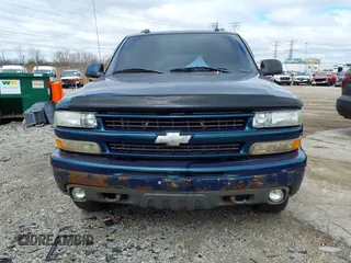 2005 Chevrolet Tahoe Z71 with VIN 1GNEK13Z95R255918, listed as a IAAI auction lot 42033067 with 236,936 mi miles. Bid and sale history available at carsss.com. Image 15.