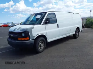 2011 Chevrolet Express Cargo z VIN 1GCWGGCA1B1157360, wystawiony jako IAAI lot #42344777 z przebiegiem 338 960 mil mil oraz . Historia ofert i sprzedaży dostępna na DreamBid. Obrazek 2.