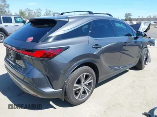 2024 Lexus RX 350h z VIN 2T2BBMCA3RC042093, wystawiony jako IAAI lot #42703983 z przebiegiem 24 179 mil mil oraz . Historia ofert i sprzedaży dostępna na DreamBid. Obrazek 4.