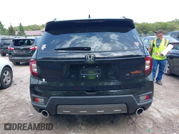 2025 Honda Passport TrailSport с VIN 5FNYF8H65SB006177, выставлен на аукционе IAAI как лот 42273695 с пробегом 1 989 миль миль и . История ставок и продаж доступна на DreamBid. Изображение 16.