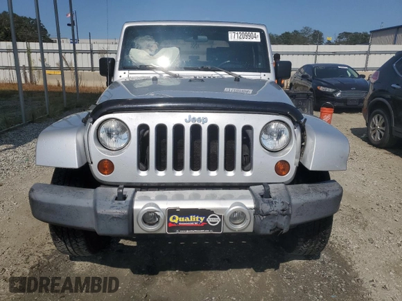 2009 Jeep Wrangler Sahara with VIN 1J4FA54119L747068, listed as a Copart auction lot 71209904 with 86,978 mi miles and Salvage title. Bid and sale history available at DreamBid. Image 5.