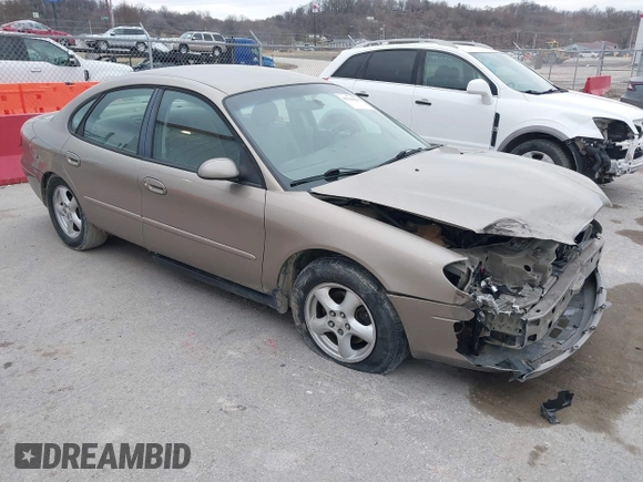 2002 Ford Taurus SES Standard with VIN 1FAFP55U52G135781, listed as a IAAI auction lot 41520037 with 196,207 mi miles. Bid and sale history available at carsss.com. Image 1.