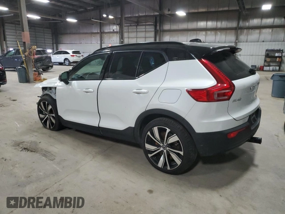 2021 Volvo XC40 with VIN YV4ED3UR3M2533813, listed as a Copart auction lot 52791125 with 32,111 mi miles and Salvage title. Bid and sale history available at DreamBid. Image 2.