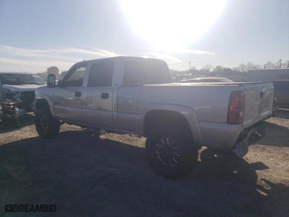 2006 Chevrolet Silverado 2500HD Work Truck with VIN 1GCHK23226F105683, listed as a Copart auction lot 45347785 with 162,219 mi miles and Salvage Title. Bid and sale history available at carsss.com. Image 2.