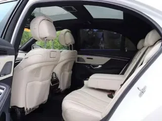 2018 Mercedes-Benz S 560 z VIN WDDUG8DB6JA400XXX, wystawiony jako Copart lot #59248165 z przebiegiem 53 756 mil mil oraz Czysty tytuł • Clean title. Historia ofert i sprzedaży dostępna na DreamBid. Obrazek 6.
