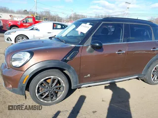 2015 MINI Countryman S z VIN WMWZC5C55FWP47826, wystawiony jako IAAI lot #41342674 z przebiegiem 94 683 mil mil oraz . Historia ofert i sprzedaży dostępna na DreamBid. Obrazek 12.