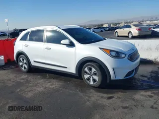 2017 Kia Niro LX with VIN KNDCB3LC6H5044078, listed as a IAAI auction lot 41466190 with 194,146 mi miles. Bid and sale history available at carsss.com. Image 1.