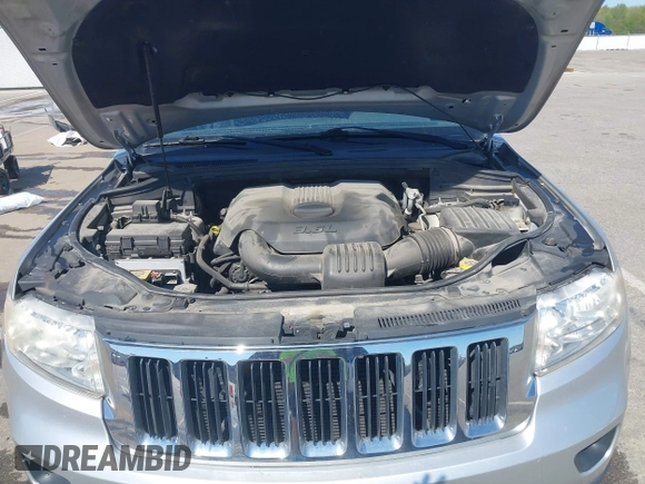 2011 Jeep Grand Cherokee Laredo z VIN 1J4RR4GGXBC571823, wystawiony jako IAAI lot #42093768 z przebiegiem 153 978 mil mil oraz . Historia ofert i sprzedaży dostępna na DreamBid. Obrazek 10.