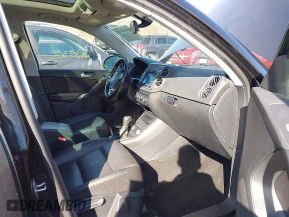 2017 Volkswagen Tiguan Wolfsburg Edition z VIN WVGSV7AXXHK007144, wystawiony jako IAAI lot #41810979 z przebiegiem 125 363 mil mil oraz . Historia ofert i sprzedaży dostępna na DreamBid. Obrazek 5.