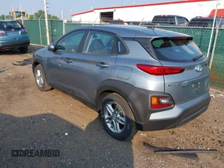 2021 Hyundai Kona SE with VIN KM8K12AA4MU614133, listed as a IAAI auction lot 42404789 with 8,956 mi miles and . Bid and sale history available at DreamBid. Image 3.