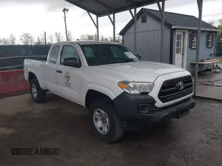 2017 Toyota Tacoma SR z VIN 5TFRX5GN2HX089591, wystawiony jako IAAI lot #41931213 z przebiegiem 204 845 mil mil oraz . Historia ofert i sprzedaży dostępna na DreamBid. Obrazek 1.