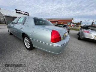 2007 Lincoln Town Car Signature z VIN 1LNHM81V07Y611332, wystawiony jako Copart lot #83524084 z przebiegiem 68 349 mil mil oraz Czysty tytuł • Clean title. Historia ofert i sprzedaży dostępna na DreamBid. Obrazek 3.