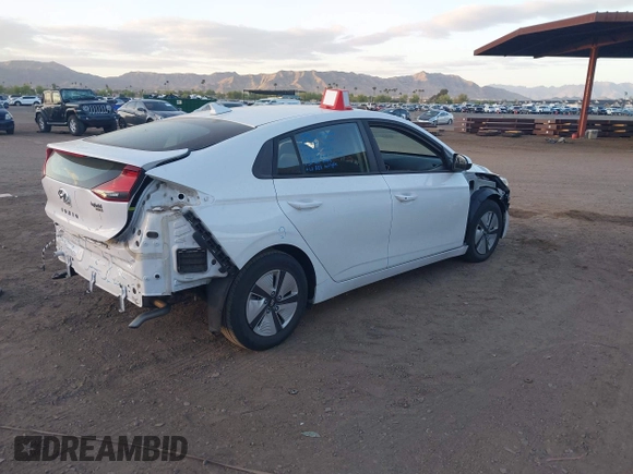 2017 Hyundai Ioniq Blue z VIN KMHC65LC2HU050185, wystawiony jako IAAI lot #42071522 z przebiegiem 105 186 mil mil oraz . Historia ofert i sprzedaży dostępna na DreamBid. Obrazek 4.