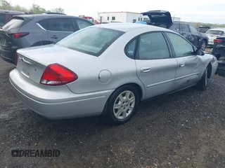 2004 Ford Taurus z VIN 1FAFP52224G180277, wystawiony jako IAAI lot #42091016 z przebiegiem 43 629 mil mil oraz . Historia ofert i sprzedaży dostępna na DreamBid. Obrazek 4.