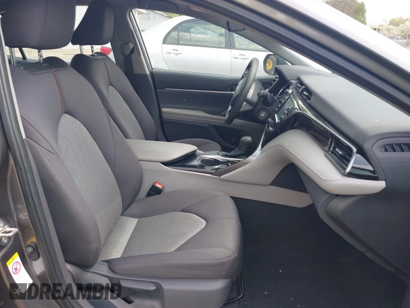 2019 Toyota Camry LE with VIN 4T1B11HK9KU229110, listed as a IAAI auction lot 42133332 with 17,541 mi miles and . Bid and sale history available at DreamBid. Image 5.