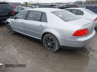 2005 Volkswagen Phaeton z VIN WVWBH03D858004483, wystawiony jako IAAI lot #41412475 z przebiegiem 146 072 mil mil oraz . Historia ofert i sprzedaży dostępna na DreamBid. Obrazek 3.