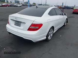 2014 Mercedes-Benz C 250 с VIN WDDGJ4HB8EG289464, выставлен на аукционе IAAI как лот 42349250 с пробегом 104 818 миль миль и . История ставок и продаж доступна на DreamBid. Изображение 4.