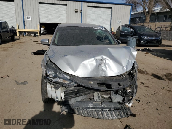 2017 Nissan Sentra SR z VIN 3N1AB7APXHY216025, wystawiony jako Copart lot #86769744 z przebiegiem 81 489 mil mil oraz Szkoda całkowita • Salvage title. Historia ofert i sprzedaży dostępna na DreamBid. Obrazek 5.