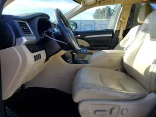2017 Toyota Highlander XLE with VIN 5TDJZRFH2HS472351, listed as a Copart auction lot 87500745 with 82,955 mi miles and Salvage title. Bid and sale history available at DreamBid. Image 7.
