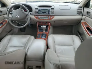 2005 Toyota Camry LE with VIN 4T1BF30K65U082774, listed as a Copart auction lot 52586035 with 119,968 mi miles and Clean Title. Bid and sale history available at DreamBid. Image 8.