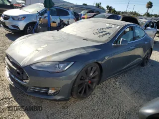 2013 Tesla Model S Performance z VIN 5YJSA1CP1DFP26946, wystawiony jako Copart lot #65632305 z przebiegiem 80 045 mil mil oraz Szkoda całkowita • Salvage title. Historia ofert i sprzedaży dostępna na DreamBid. Obrazek 1.