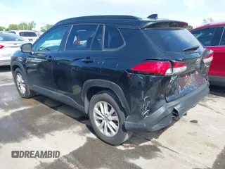 2022 Toyota Corolla Cross LE z VIN 7MUCAAAG8NV037030, wystawiony jako IAAI lot #42014483 z przebiegiem 39 146 mil mil oraz . Historia ofert i sprzedaży dostępna na DreamBid. Obrazek 3.