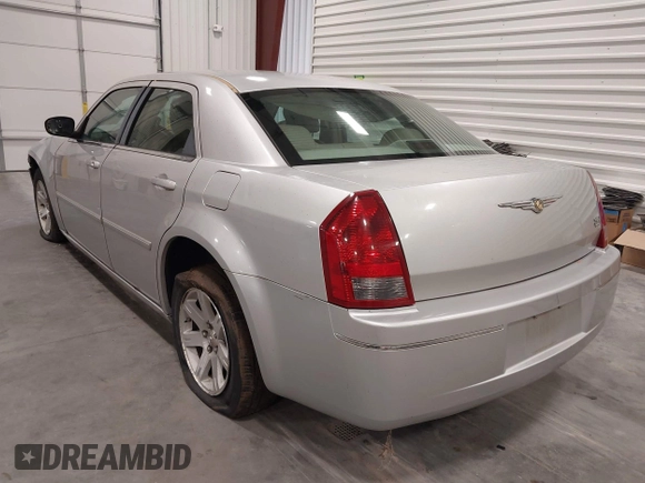 2006 Chrysler 300 Touring with VIN 2C3KA53G36H506880, listed as a IAAI auction lot 42177012 with 135,992 mi miles. Bid and sale history available at carsss.com. Image 3.