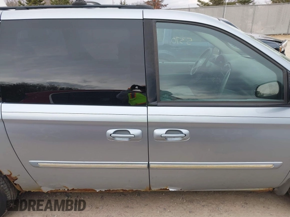 2006 Chrysler Town & Country Touring z VIN 2A4GP54L36R660084, wystawiony jako IAAI lot #42065370 z przebiegiem 236 807 mil mil oraz . Historia ofert i sprzedaży dostępna na DreamBid. Obrazek 14.