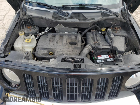 2007 Jeep Patriot Limited z VIN 1J8FF48W37D275916, wystawiony jako Copart lot #56585205 z przebiegiem 106 919 mil mil oraz Szkoda całkowita • Salvage title. Historia ofert i sprzedaży dostępna na DreamBid. Obrazek 12.