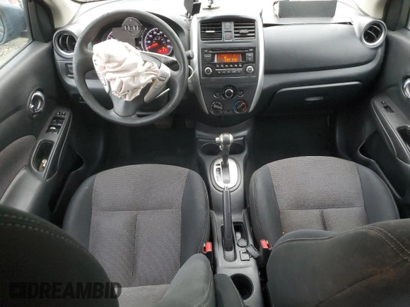 2015 Nissan Versa SV z VIN 3N1CN7AP8FL832042, wystawiony jako Copart lot #55859655 z przebiegiem 157 949 mil mil oraz Szkoda całkowita • Salvage title. Historia ofert i sprzedaży dostępna na DreamBid. Obrazek 8.