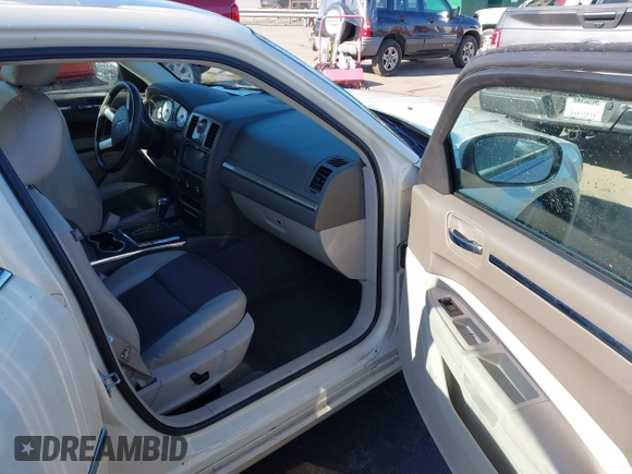2008 Chrysler 300 Touring with VIN 2C3LA53G58H224652, listed as a IAAI auction lot 41460154 with 274,575 mi miles. Bid and sale history available at carsss.com. Image 5.