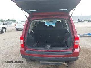 2016 Jeep Patriot Sport z VIN 1C4NJPBB4GD777312, wystawiony jako IAAI lot #41906384 z przebiegiem 154 751 mil mil oraz . Historia ofert i sprzedaży dostępna na DreamBid. Obrazek 17.