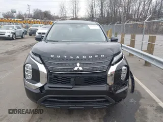 2024 Mitsubishi Outlander ES z VIN JA4J3UA89RZ031760, wystawiony jako IAAI lot #41140604 z przebiegiem 54 640 mil mil oraz . Historia ofert i sprzedaży dostępna na DreamBid. Obrazek 12.