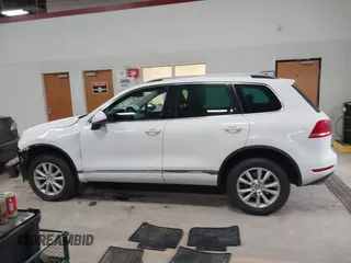 2014 Volkswagen Touareg Sport with VIN WVGEF9BP6ED005007, listed as a IAAI auction lot 41757033 with Not Provided miles and . Bid and sale history available at DreamBid. Image 14.