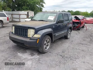 2008 Jeep Liberty Sport z VIN 1J8GN28K78W230816, wystawiony jako IAAI lot #42386840 z przebiegiem 113 004 mil mil oraz . Historia ofert i sprzedaży dostępna na DreamBid. Obrazek 2.