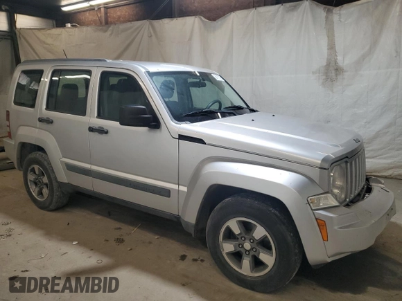 2008 Jeep Liberty Sport z VIN 1J8GN28K98W105722, wystawiony jako Copart lot #54117375 z przebiegiem 150 376 mil mil oraz Szkoda całkowita • Salvage title. Historia ofert i sprzedaży dostępna na DreamBid. Obrazek 4.