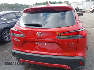 2022 Toyota Corolla Cross XLE z VIN 7MUEAABG0NV030757, wystawiony jako IAAI lot #42597979 z przebiegiem 20 172 mil mil oraz . Historia ofert i sprzedaży dostępna na DreamBid. Obrazek 16.