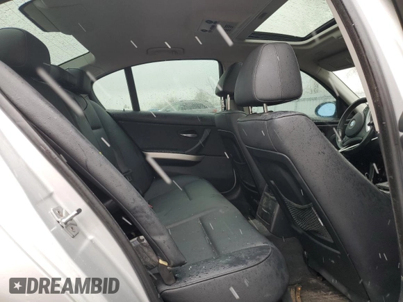 2008 BMW 3 Series 335i z VIN WBAVB73598KY62632, wystawiony jako Copart lot #50238765 z przebiegiem Nie podano mil oraz Nie do naprawy • Non repairable. Historia ofert i sprzedaży dostępna na DreamBid. Obrazek 10.