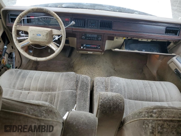 1986 Ford Crown Victoria z VIN 2FABP43F2GX172057, wystawiony jako Copart lot #71609094 z przebiegiem 63 900 mil mil oraz Tytuł czysty. Historia ofert i sprzedaży dostępna na DreamBid. Obrazek 8.