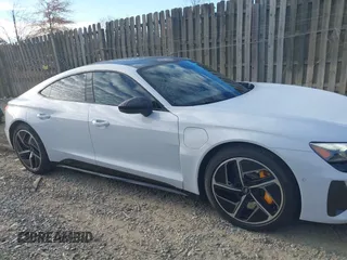 2023 Audi RS e-tron GT z VIN WAUBHBFW5P7903655, wystawiony jako IAAI lot #40952092 z przebiegiem 8959 mil mil oraz . Historia ofert i sprzedaży dostępna na DreamBid. Obrazek 13.