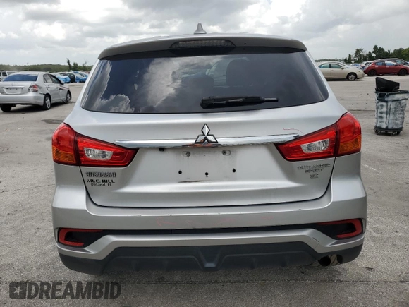 2018 Mitsubishi Outlander SE z VIN JA4AP3AW4JU019580, wystawiony jako Copart lot #66179125 z przebiegiem 81 508 mil mil oraz Szkoda całkowita • Salvage title. Historia ofert i sprzedaży dostępna na DreamBid. Obrazek 6.