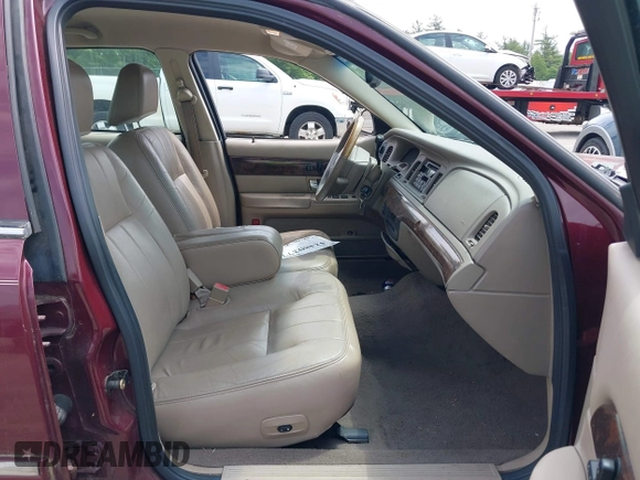 2005 Mercury Grand Marquis LS Premium z VIN 2MEHM75W05X636003, wystawiony jako IAAI lot #42480277 z przebiegiem 224 789 mil mil oraz . Historia ofert i sprzedaży dostępna na DreamBid. Obrazek 5.
