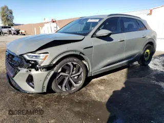 2024 Audi Q8 e-tron z VIN WA16AAGE5RB057448, wystawiony jako Copart lot #42419955 z przebiegiem 4 330 mil mil oraz Szkoda całkowita • Salvage title. Historia ofert i sprzedaży dostępna na DreamBid. Obrazek 1.