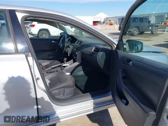 2012 Volkswagen Jetta Sedan SE w/Convenience PZEV with VIN 3VWDP7AJ7CM314482, listed as a IAAI auction lot 41283964 with 159,474 mi miles. Bid and sale history available at carsss.com. Image 5.